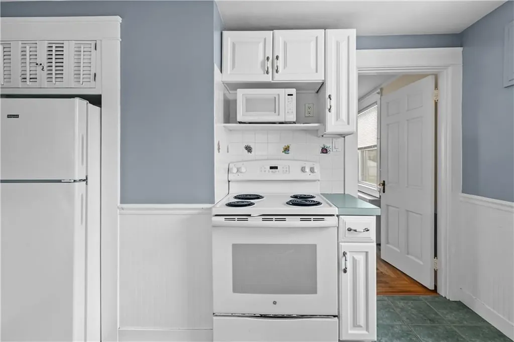 53 Admiral Kalbfus Road Newport RI 02840