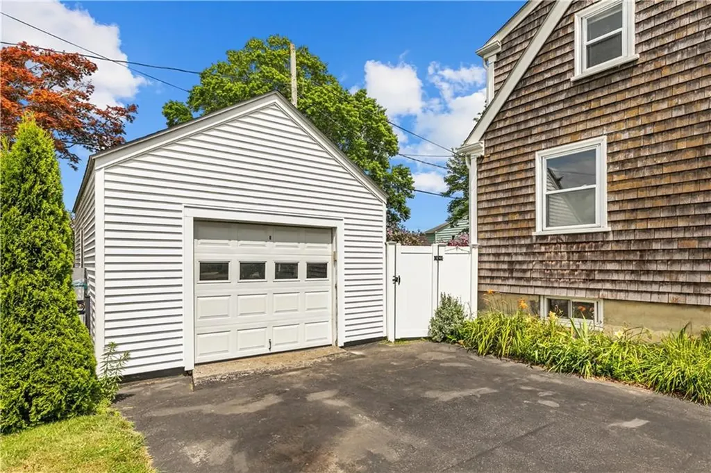 53 Admiral Kalbfus Road Newport RI 02840