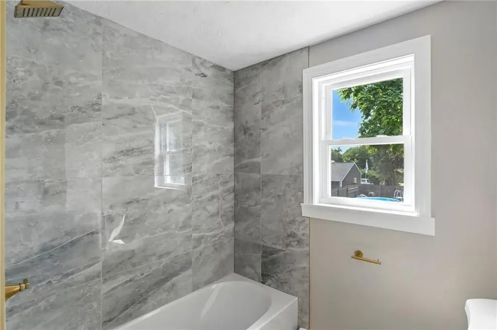 73 Ormsby Avenue Warwick RI 02886