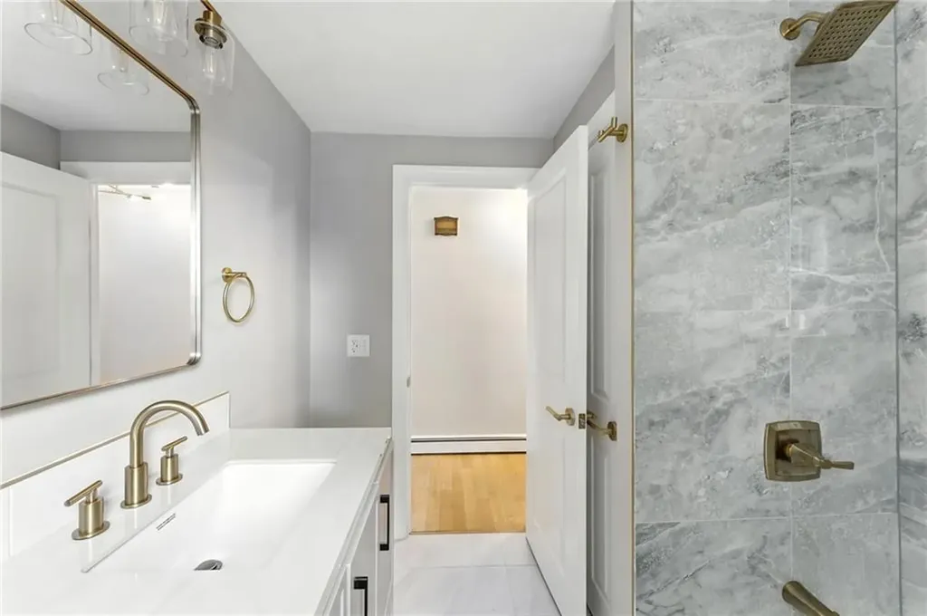 73 Ormsby Avenue Warwick RI 02886