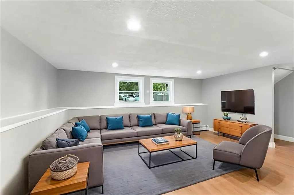 73 Ormsby Avenue Warwick RI 02886
