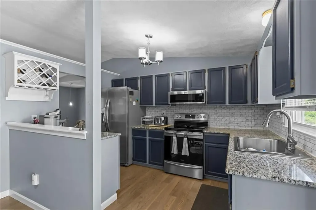 162 Pine Street Warwick RI 02888