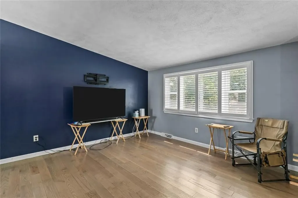 162 Pine Street Warwick RI 02888