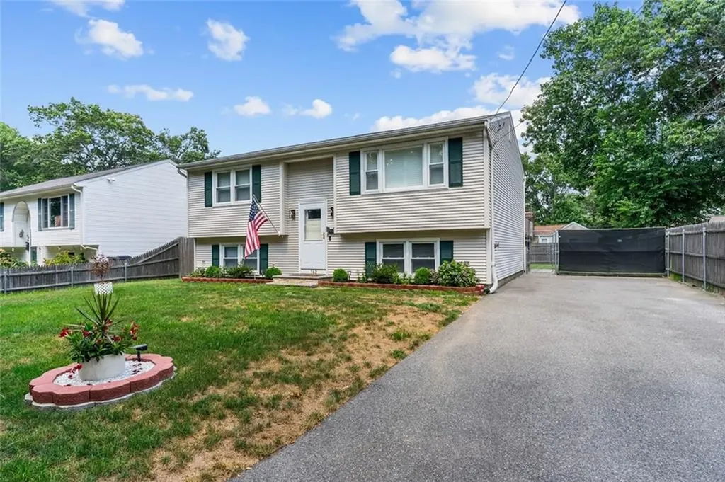 162 Pine Street Warwick RI 02888
