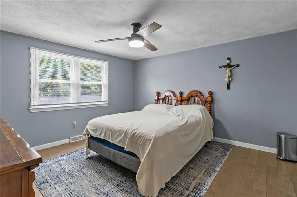 162 Pine Street Warwick RI 02888