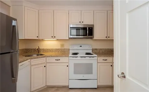 20 Indian Avenue Portsmouth RI 02871