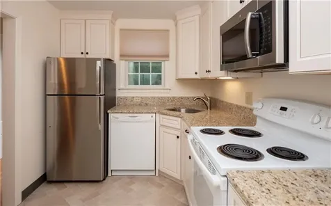 20 Indian Avenue Portsmouth RI 02871