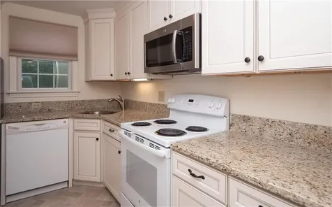 20 Indian Avenue Portsmouth RI 02871