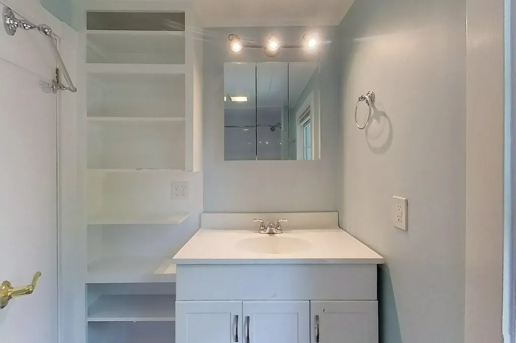 4 Harrison Lane Newport RI 02840