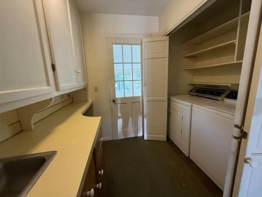 37 Post Road Westerly RI 02891