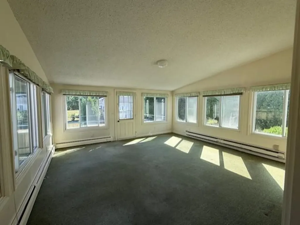 37 Post Road Westerly RI 02891