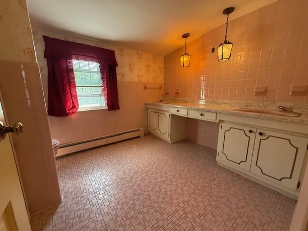 37 Post Road Westerly RI 02891