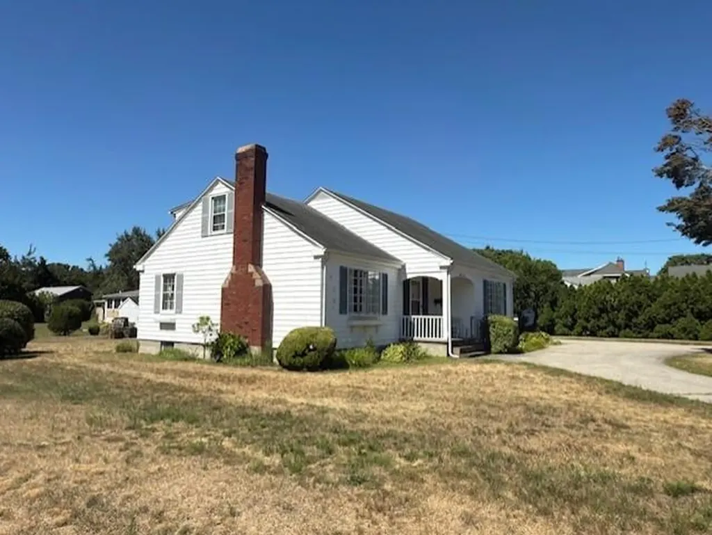 37 Post Road Westerly RI 02891