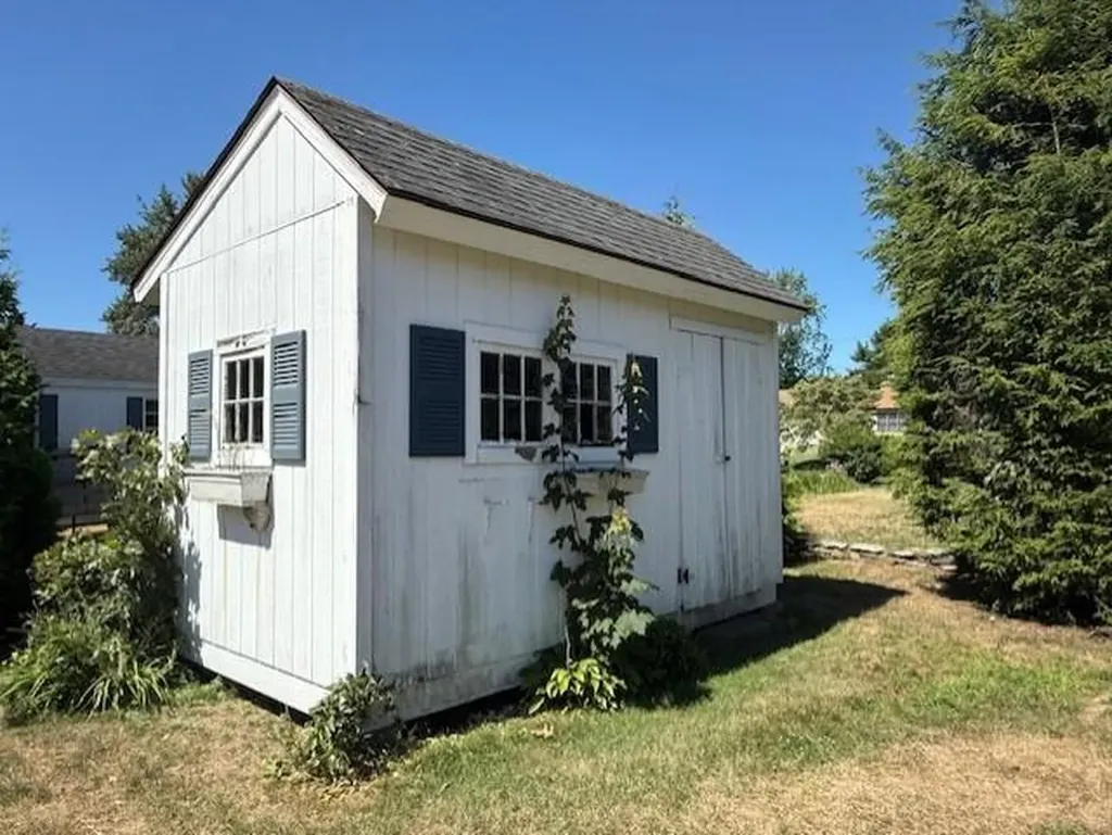 37 Post Road Westerly RI 02891
