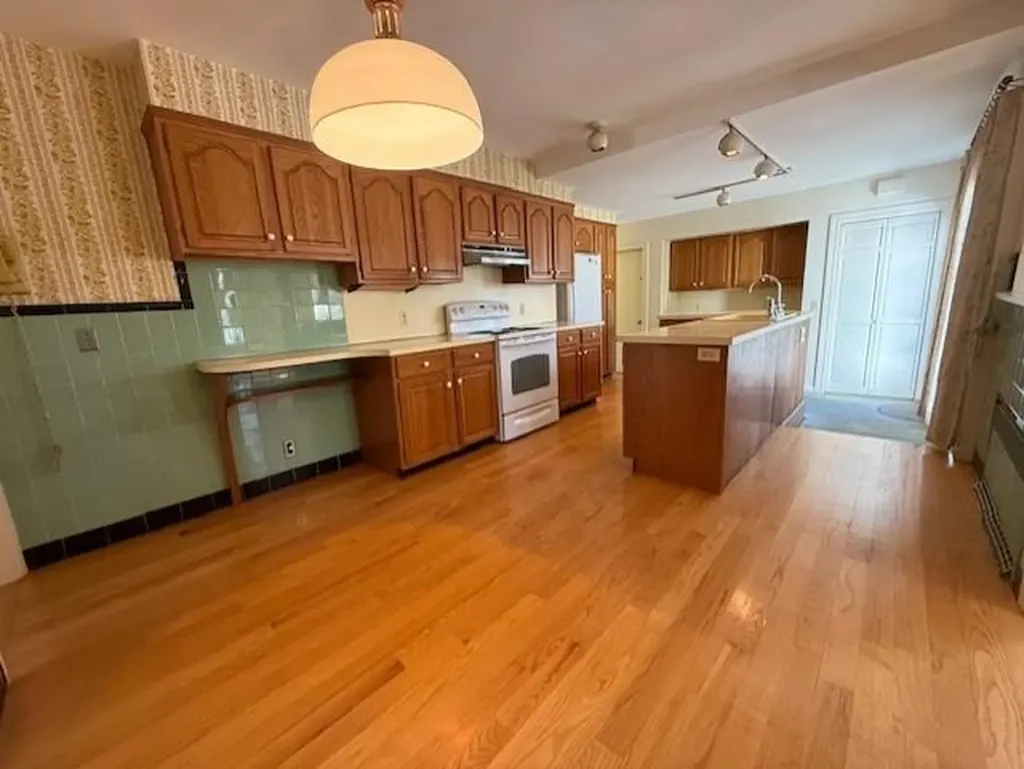 37 Post Road Westerly RI 02891