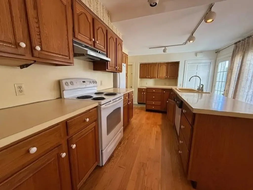 37 Post Road Westerly RI 02891