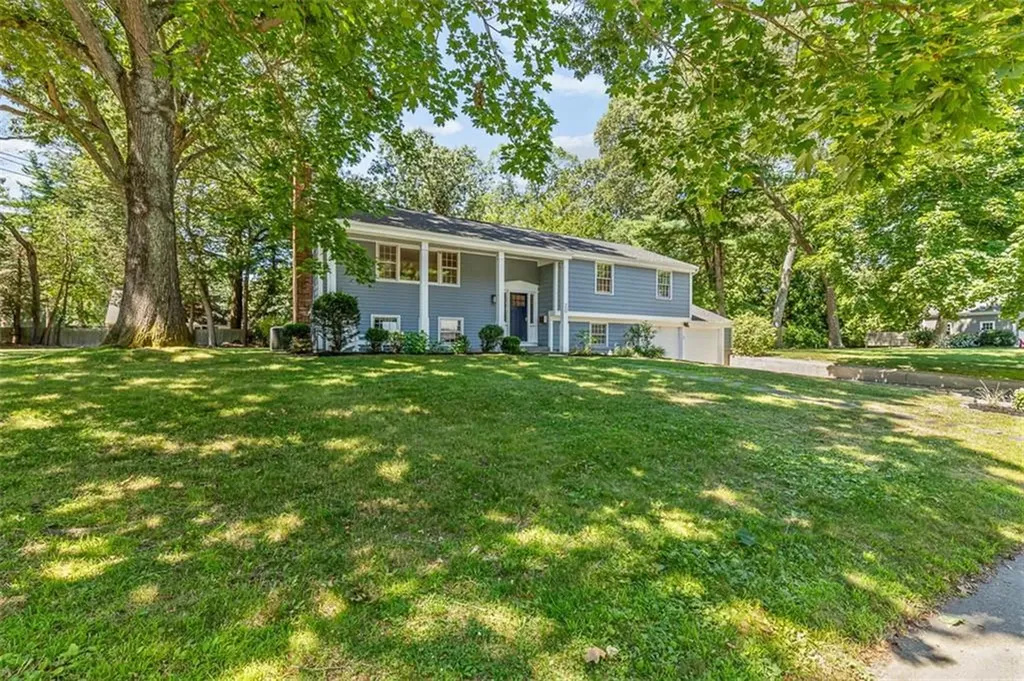 20 Robbins Drive Barrington RI 02806