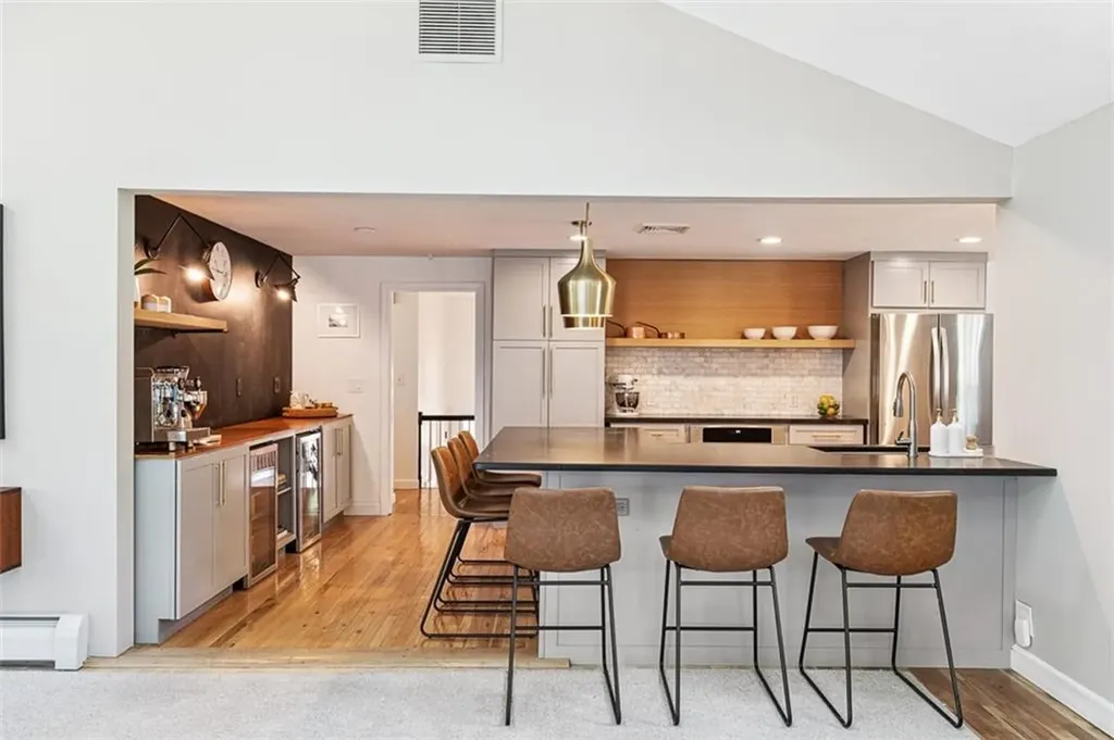 20 Robbins Drive Barrington RI 02806
