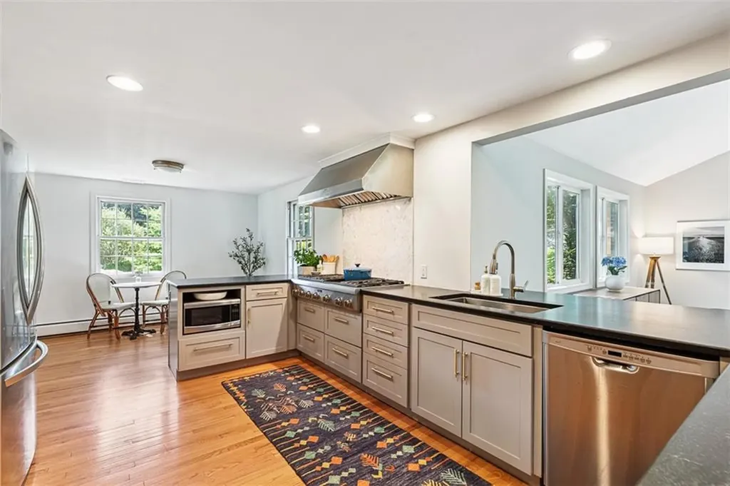 20 Robbins Drive Barrington RI 02806