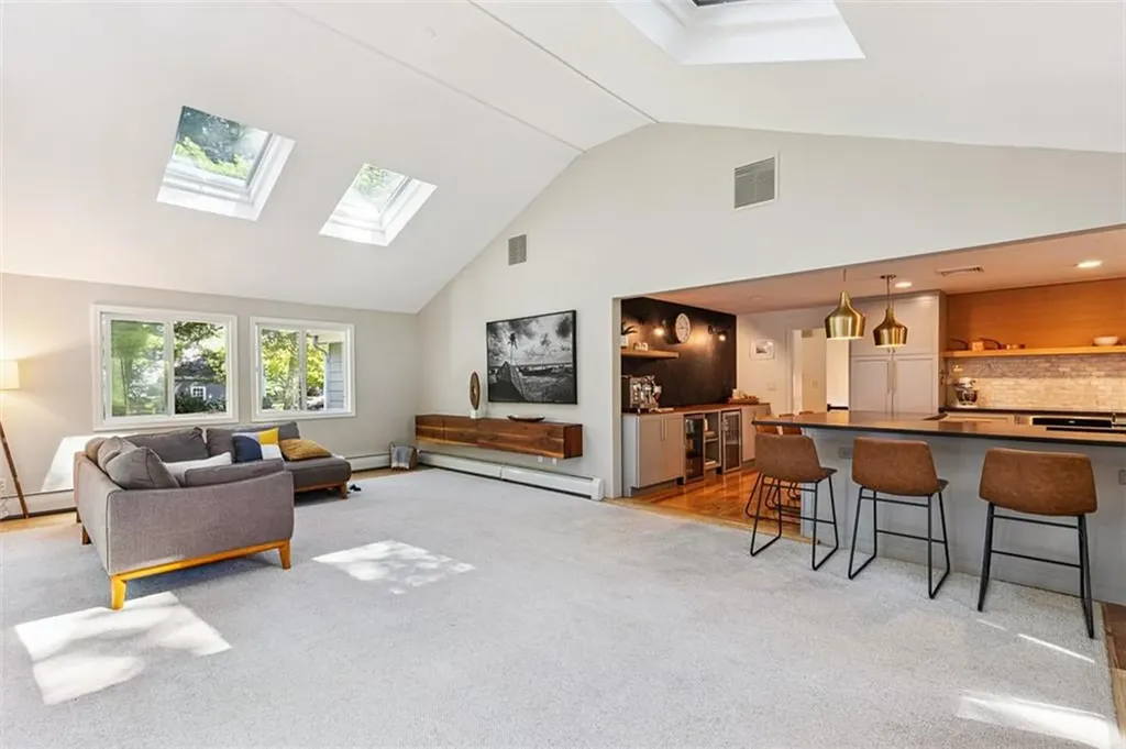 20 Robbins Drive Barrington RI 02806