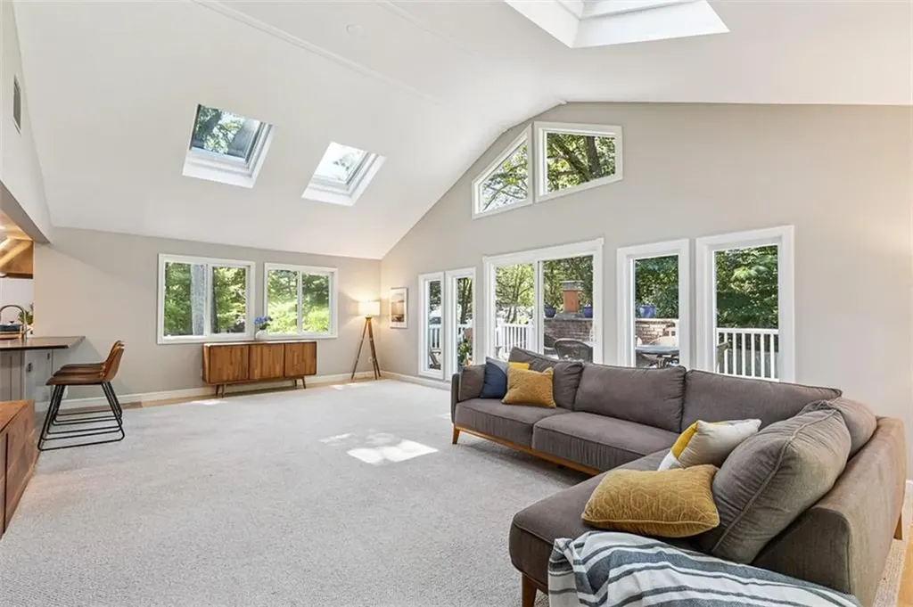 20 Robbins Drive Barrington RI 02806