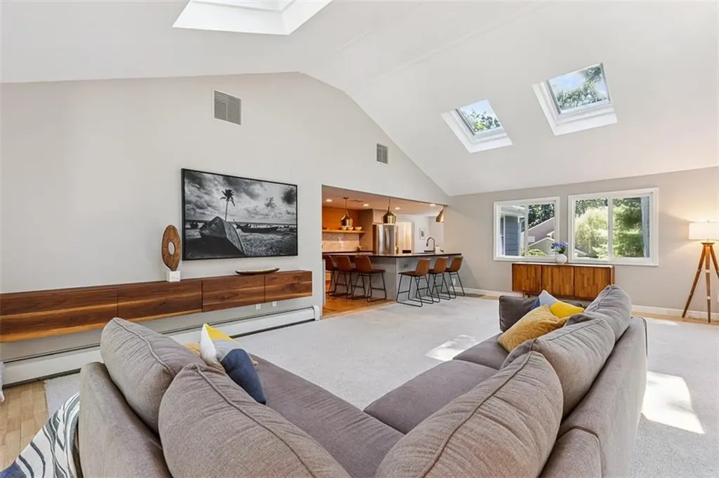 20 Robbins Drive Barrington RI 02806