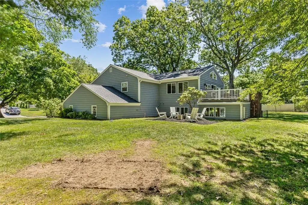 20 Robbins Drive Barrington RI 02806