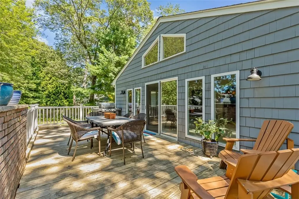 20 Robbins Drive Barrington RI 02806