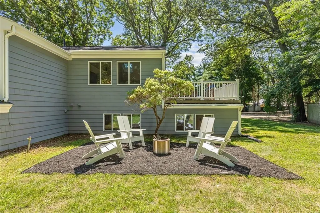 20 Robbins Drive Barrington RI 02806