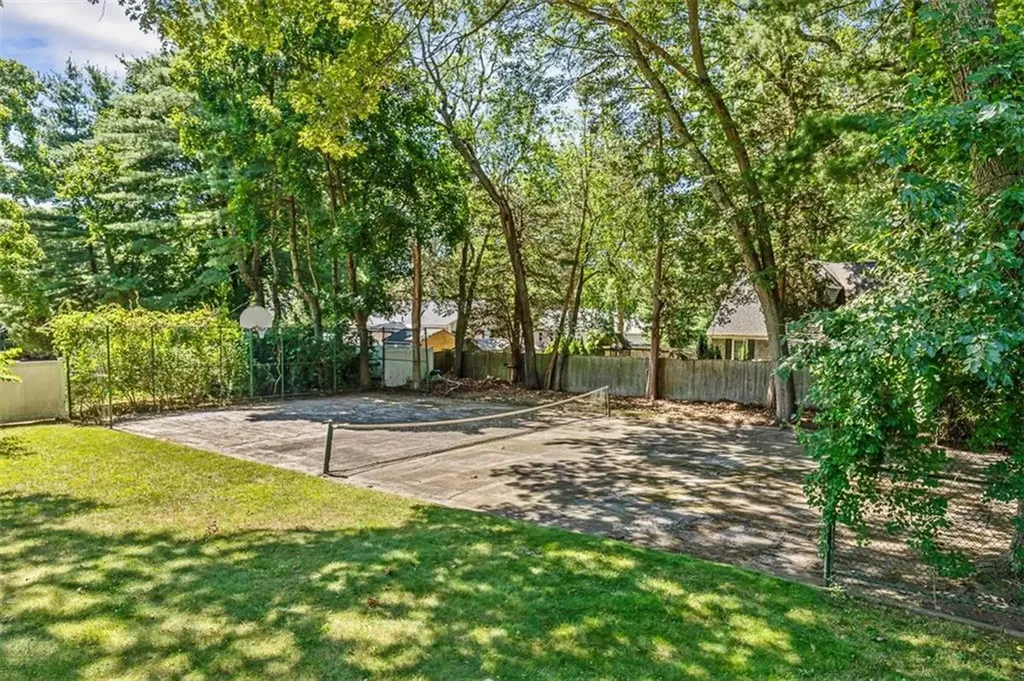 20 Robbins Drive Barrington RI 02806