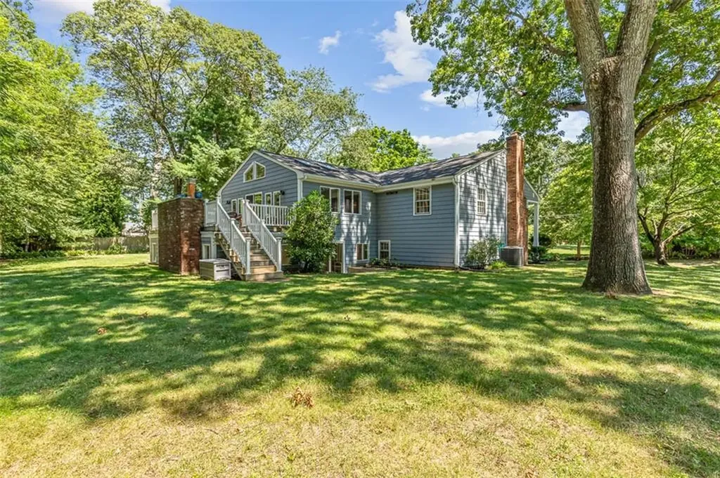 20 Robbins Drive Barrington RI 02806