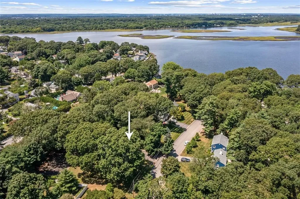20 Robbins Drive Barrington RI 02806