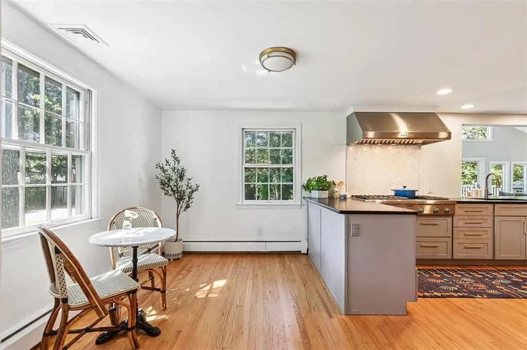 20 Robbins Drive Barrington RI 02806