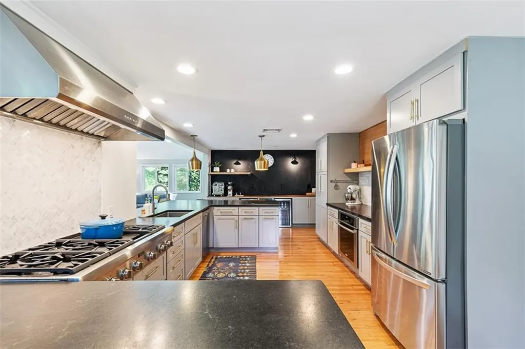 20 Robbins Drive Barrington RI 02806