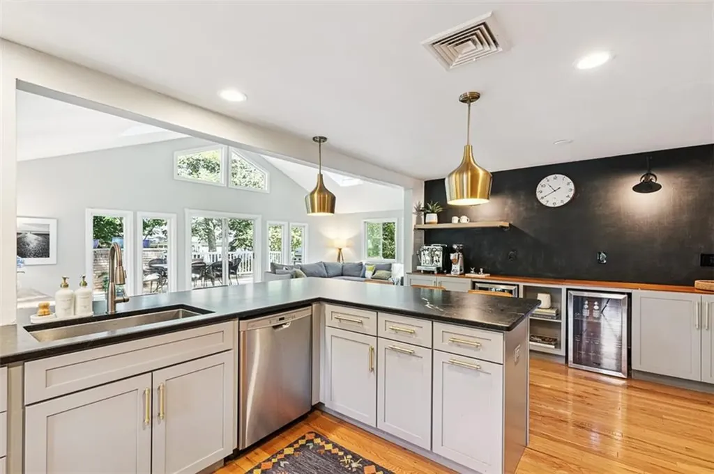 20 Robbins Drive Barrington RI 02806