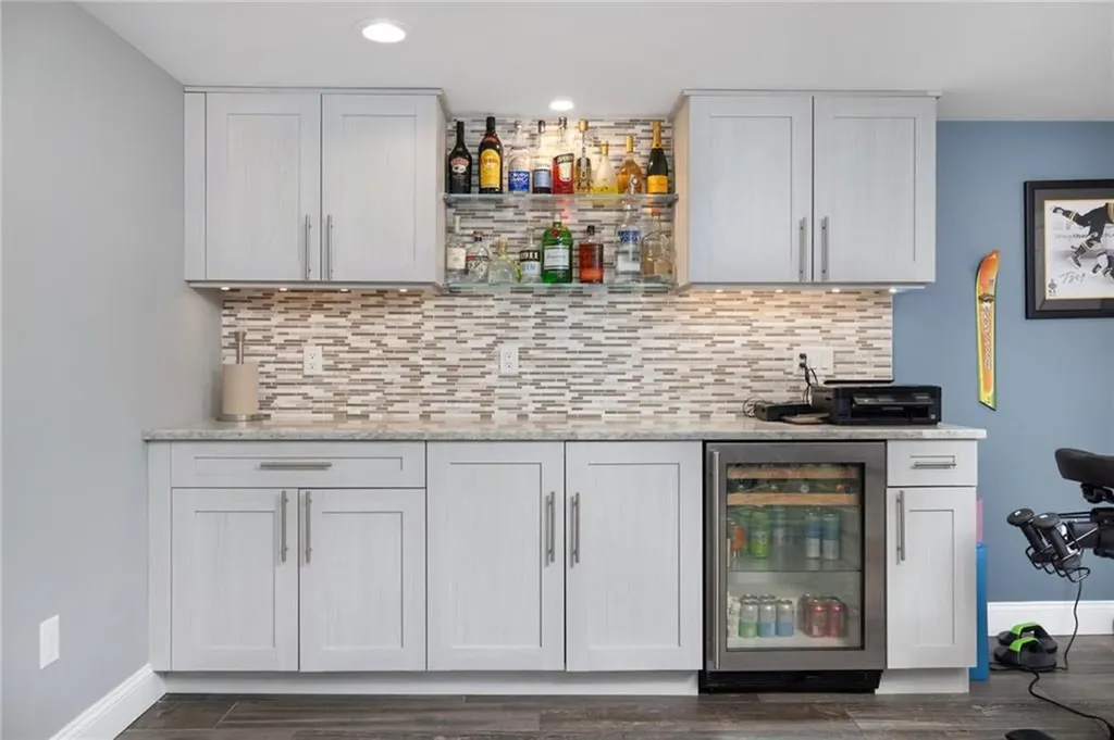 26 Leawood Drive Cranston RI 02920
