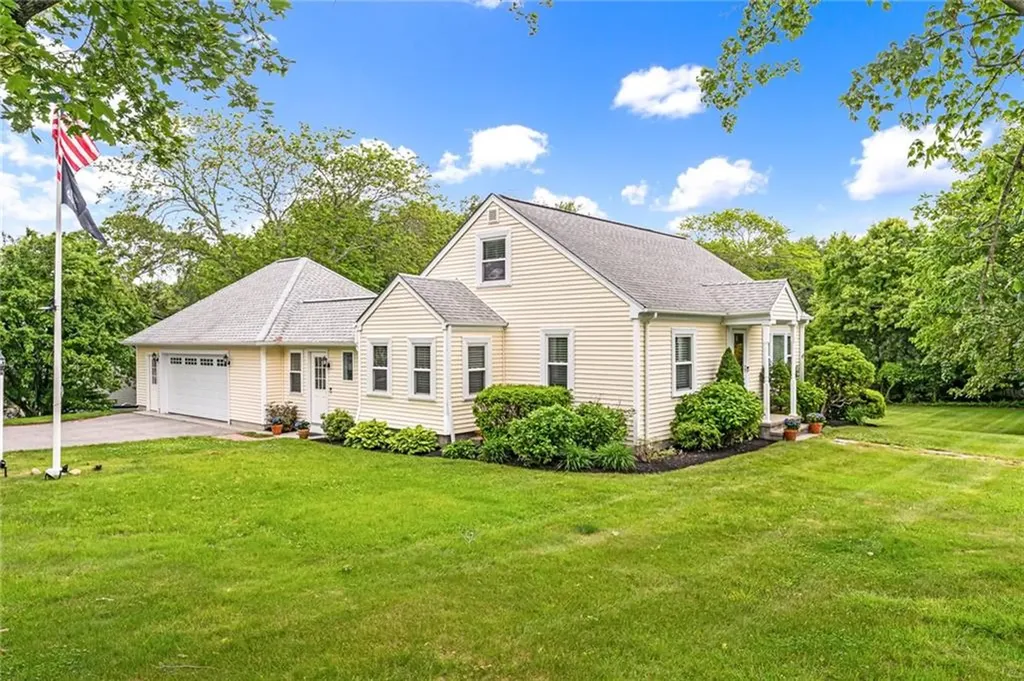 33 Upland Way Barrington RI 02806