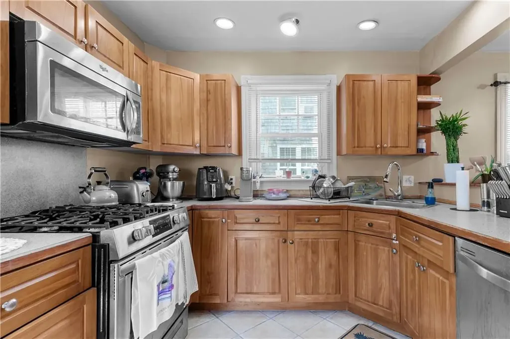 16 Pearl Street Newport RI 02840
