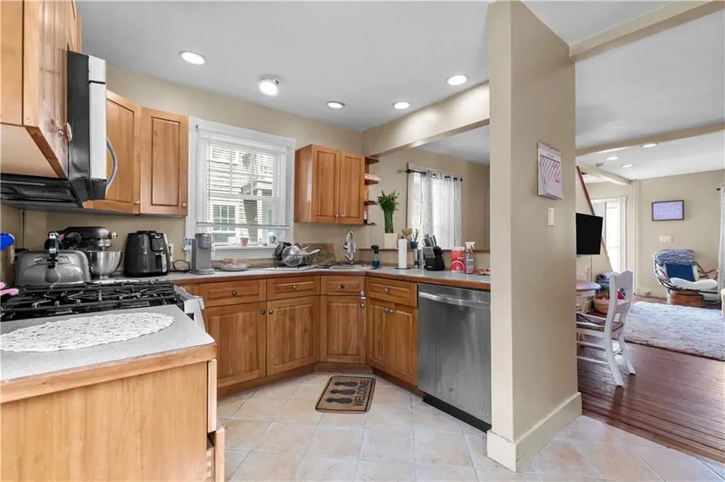 16 Pearl Street Newport RI 02840