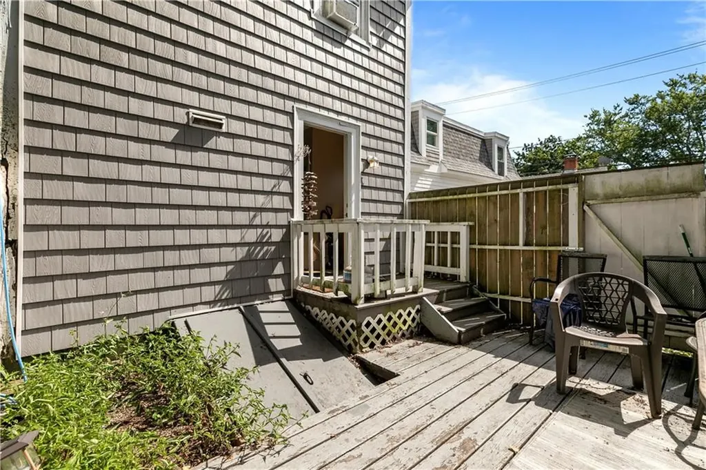16 Pearl Street Newport RI 02840