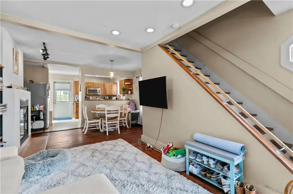 16 Pearl Street Newport RI 02840