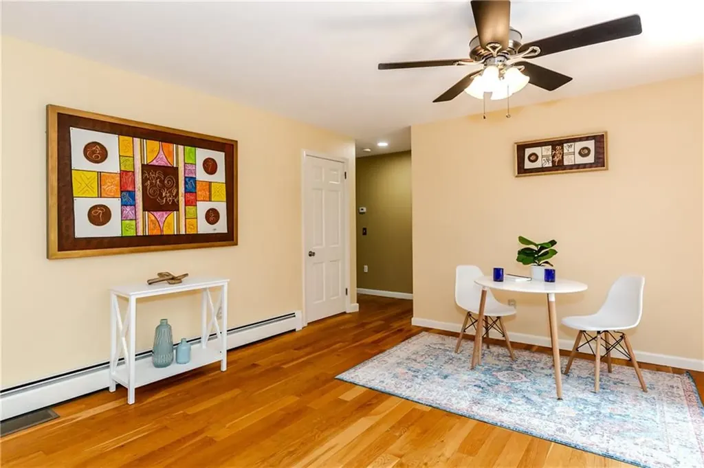 41 Holly Hill Lane Cranston RI 02921