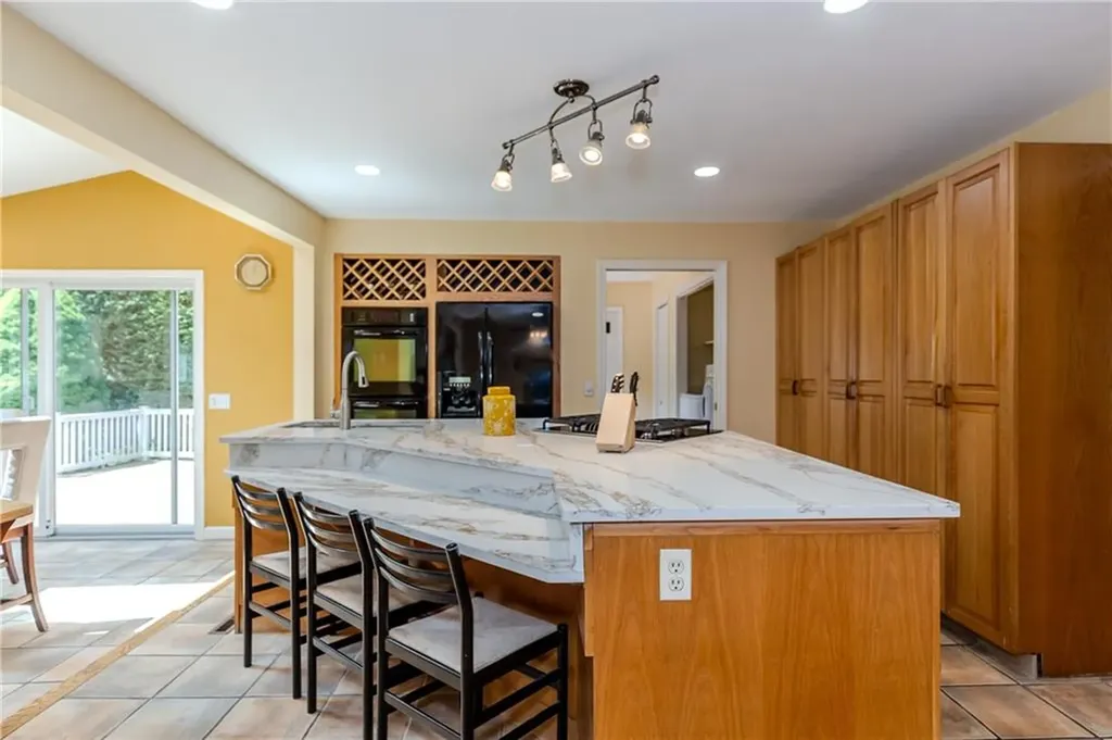 41 Holly Hill Lane Cranston RI 02921