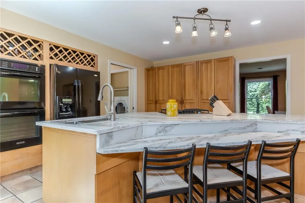 41 Holly Hill Lane Cranston RI 02921