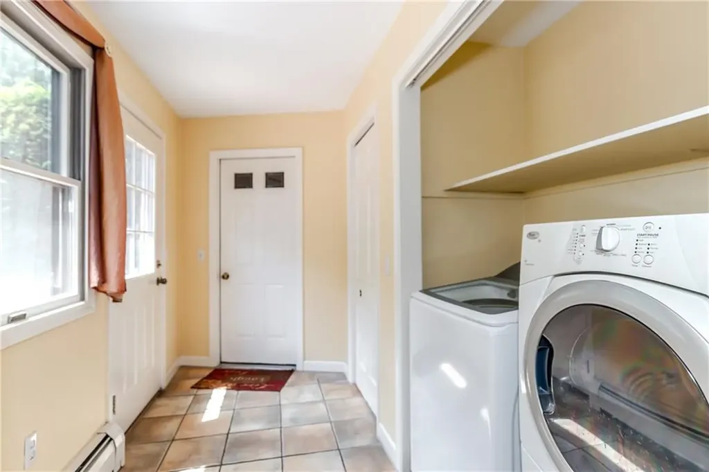 41 Holly Hill Lane Cranston RI 02921