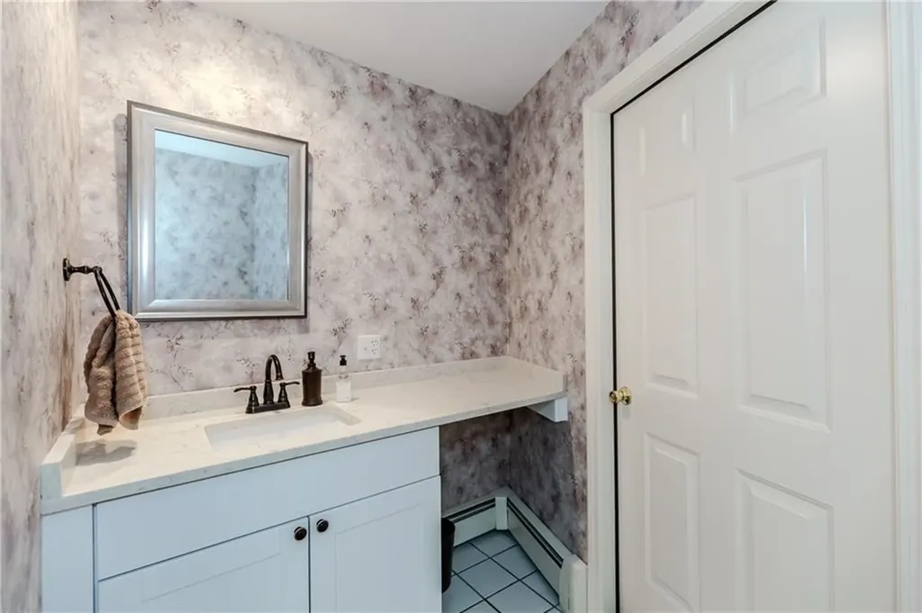 41 Holly Hill Lane Cranston RI 02921