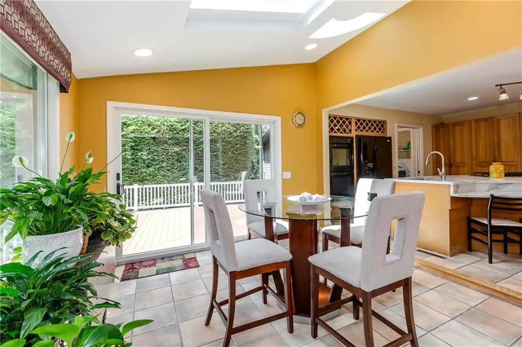 41 Holly Hill Lane Cranston RI 02921