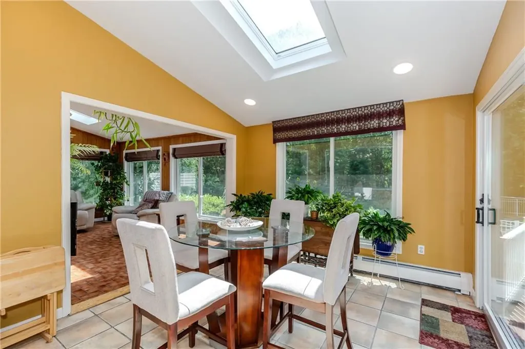 41 Holly Hill Lane Cranston RI 02921