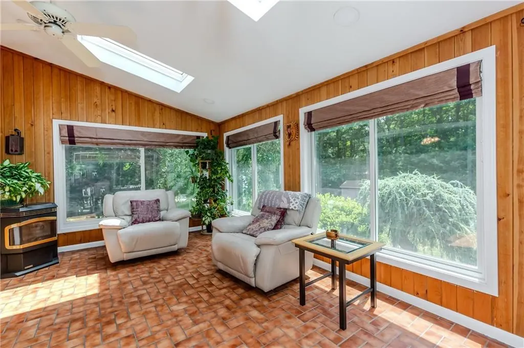 41 Holly Hill Lane Cranston RI 02921