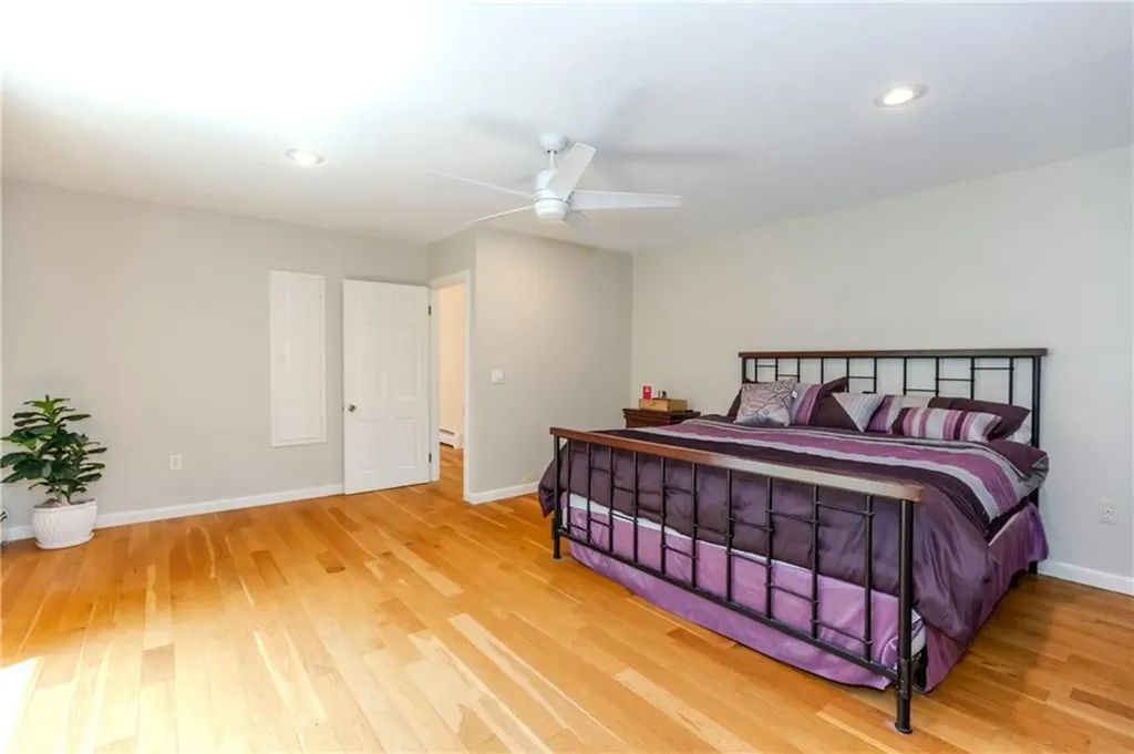 41 Holly Hill Lane Cranston RI 02921